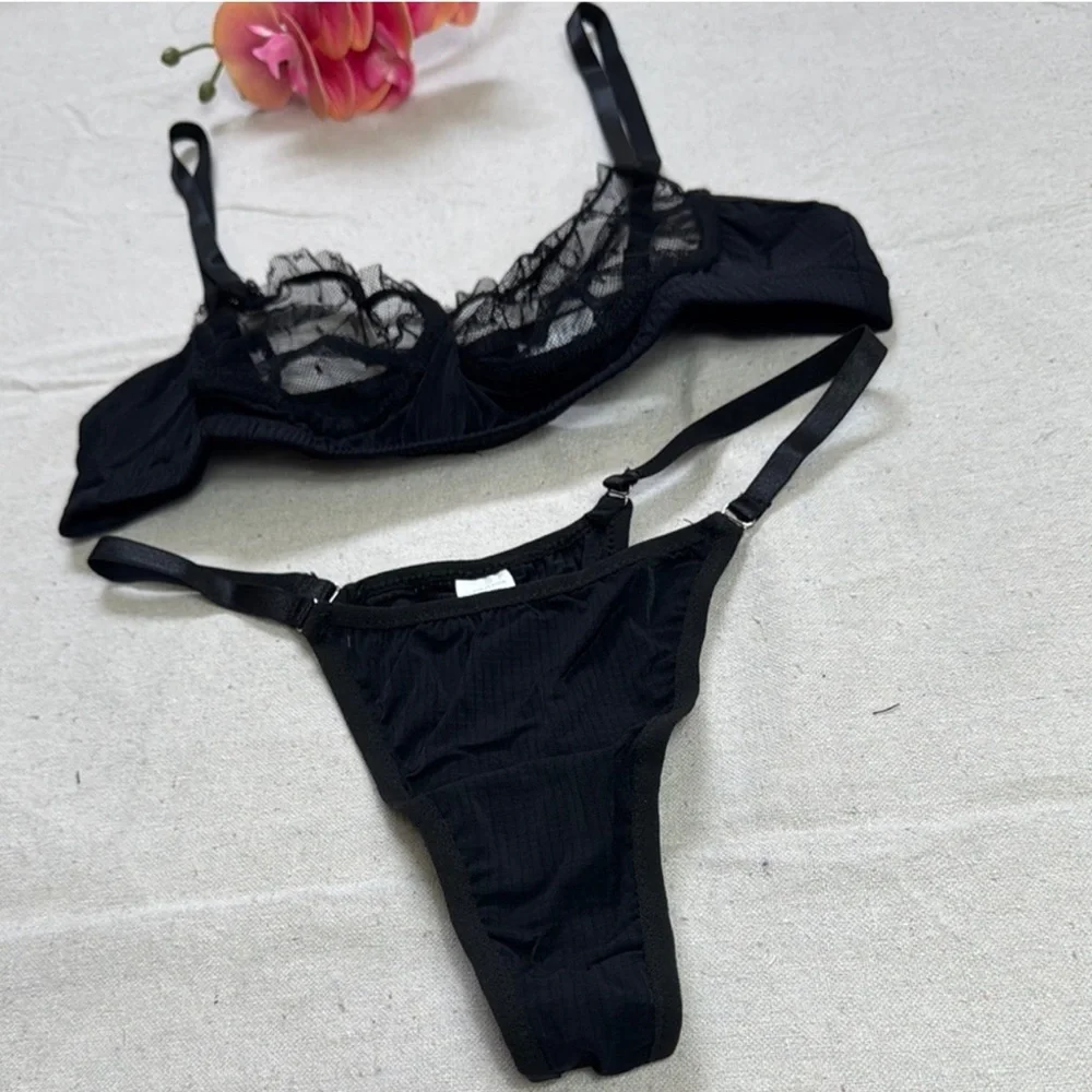 Bundle  Of 4  Pieces  Black / White Elegant Lingerie Set.